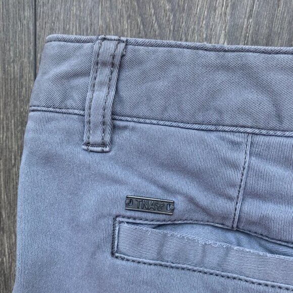 Aritzia Tna Shorts Cargo Khakis Light Gray Mid low rise Size 2 Y2K 2000s - Picture 12 of 15